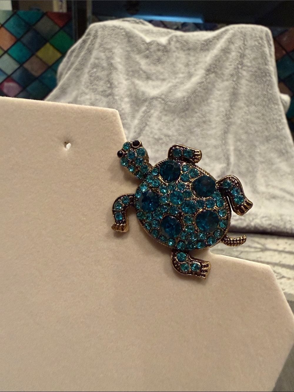 Sparkling Turtle Brooch Pin in Teal Crystal - Picture 3 of 5